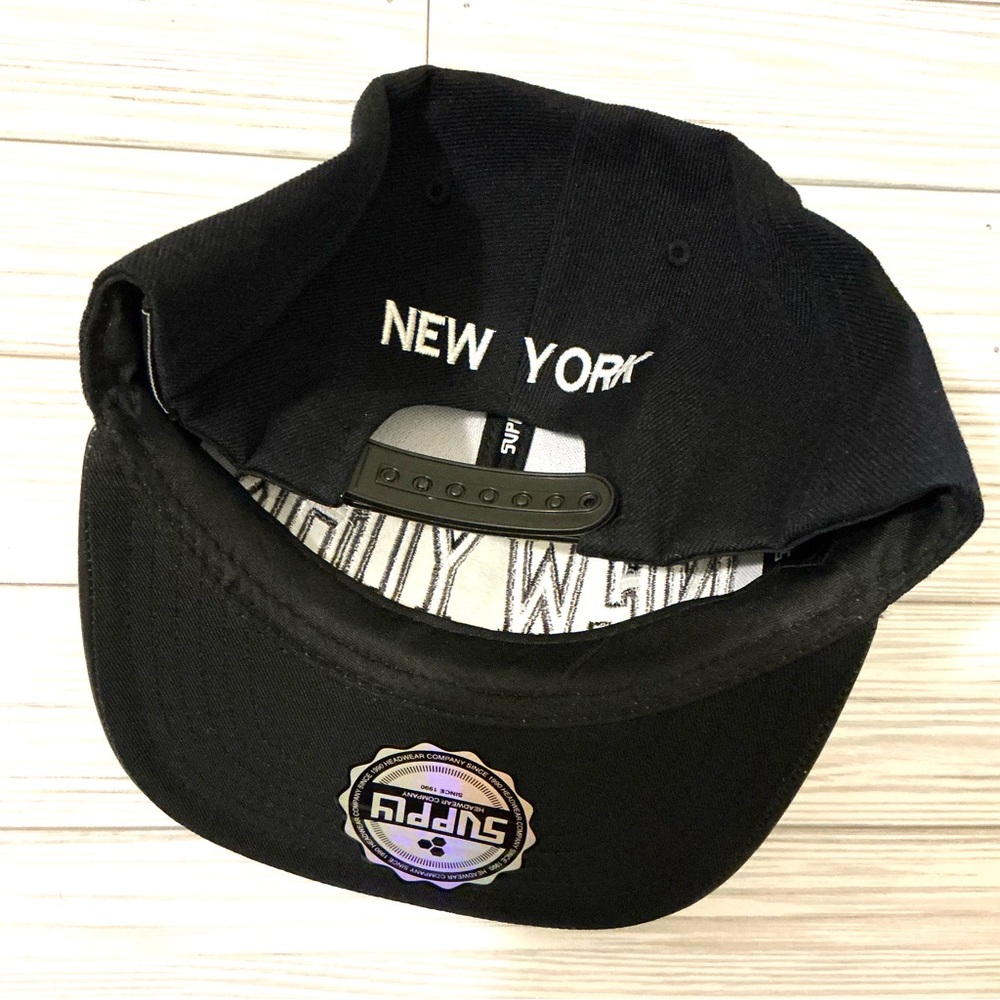 Black and White Embroidered New York baseball Cap with adjustable strap. - Picture 2 of 6